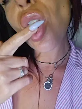 allyson22andy online show from April 13, 2026, 9:09 pm