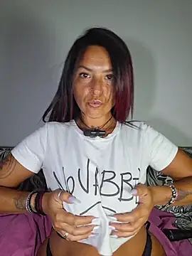 Snapshot of allyson22andy chatting on June 25, 2026, 8:13 pm allyson22andy online show from June 25, 2026, 8:13 pm