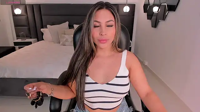 MiaRoberts1 online show from February 24, 2025, 7:41 pm