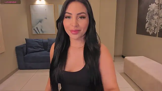 Snapshot of MiaRoberts1 chatting on May 8, 2026, 12:43 pm MiaRoberts1 online show from May 8, 2026, 12:43 pm
