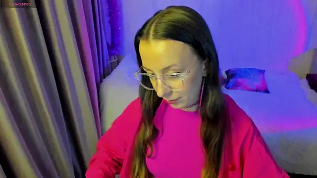 CurlySteph online show from November 9, 2025, 3:54 pm