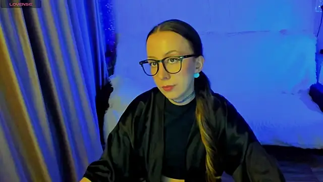 CurlySteph online show from November 28, 2025, 5:26 pm