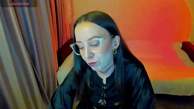 CurlySteph online show from April 4, 2026, 4:26 pm