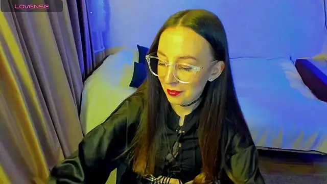 Snapshot of CurlySteph chatting on May 5, 2026, 5:21 pm CurlySteph online show from May 5, 2026, 5:21 pm