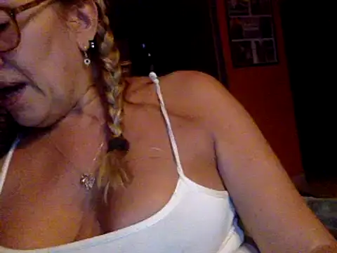 Snapshot of camelia3 chatting on February 1, 2025, 11:48 pm camelia3 online show from February 1, 2025, 11:48 pm
