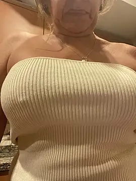 Snapshot of camelia3 chatting on February 12, 2025, 8:18 pm camelia3 online show from February 12, 2025, 8:18 pm