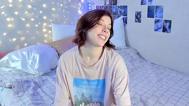 YunaPeace online show from December 5, 2024, 10:12 am