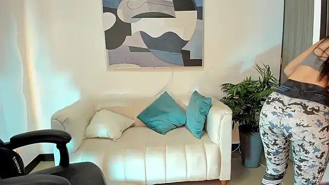 SaraParker  online show from February 4, 2025, 2:32 pm