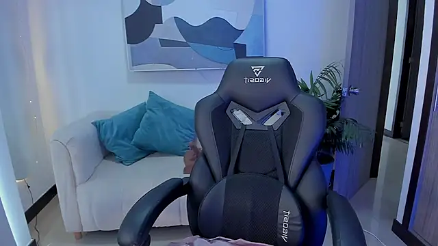 SaraParker  online show from March 18, 2025, 6:37 pm