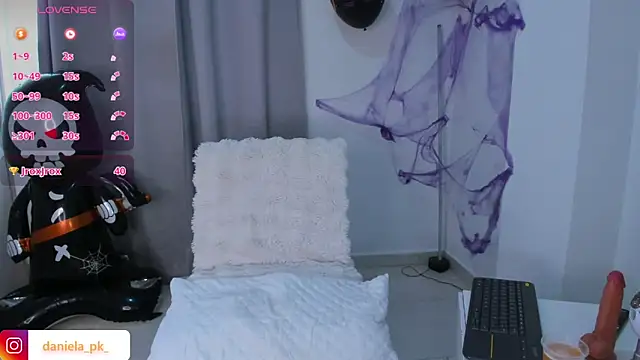 roxy pk  online show from October 25, 2025, 9:31 pm