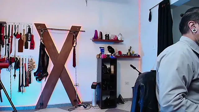 boy n girl online show from January 31, 2025, 9:48 am