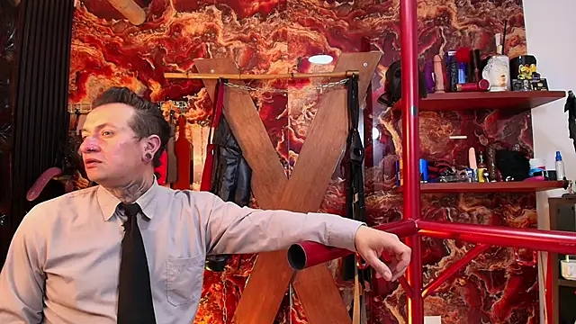 boy n girl online show from November 1, 2025, 9:11 am