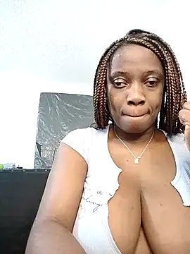 Snapshot of doucebrune chatting on May 22, 2026, 8:47 pm doucebrune online show from May 22, 2026, 8:47 pm