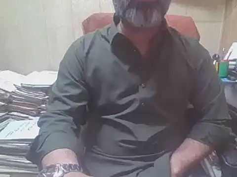 hairymaster95 online show from November 7, 2025, 4:12 am