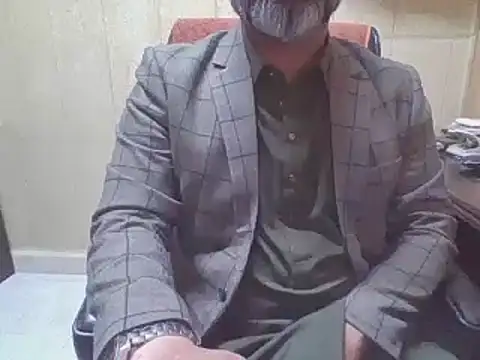 hairymaster95 online show from November 28, 2025, 4:04 am