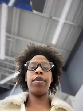 Snapshot of Cum2Charm chatting on March 11, 2025, 11:26 pm Cum2Charm online show from March 11, 2025, 11:26 pm