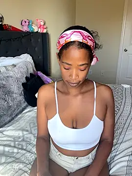 Snapshot of Cum2Charm chatting on September 23, 2025, 5:05 pm Cum2Charm online show from September 23, 2025, 5:05 pm