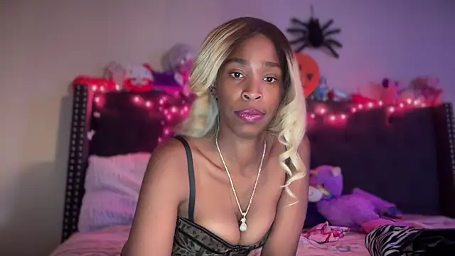 Snapshot of Cum2Charm chatting on November 2, 2025, 7:33 am Cum2Charm online show from November 2, 2025, 7:33 am