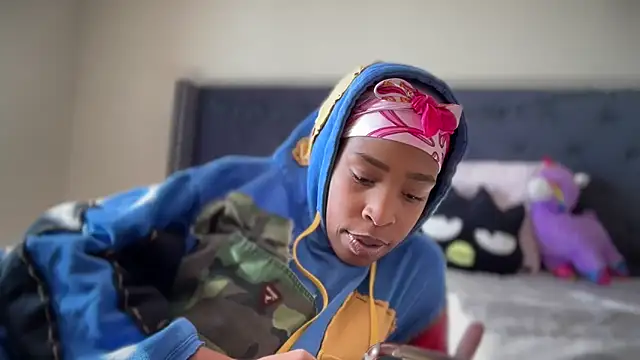 Snapshot of Cum2Charm chatting on November 10, 2025, 5:34 pm Cum2Charm online show from November 10, 2025, 5:34 pm