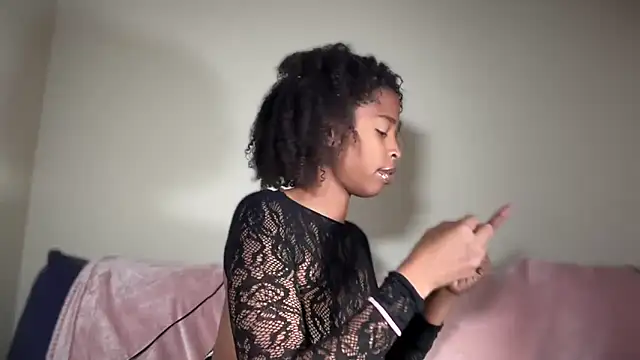 Snapshot of Cum2Charm chatting on November 14, 2025, 2:27 pm Cum2Charm online show from November 14, 2025, 2:27 pm