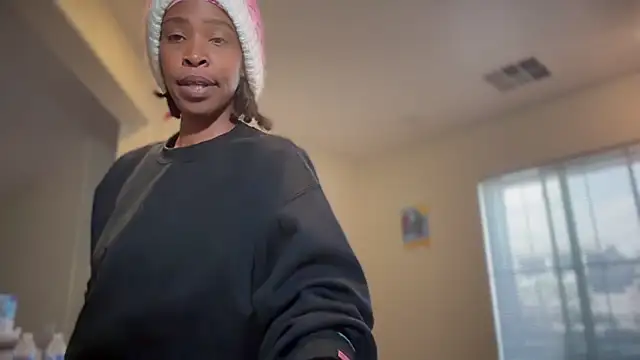 Snapshot of Cum2Charm chatting on November 20, 2025, 7:13 pm Cum2Charm online show from November 20, 2025, 7:13 pm