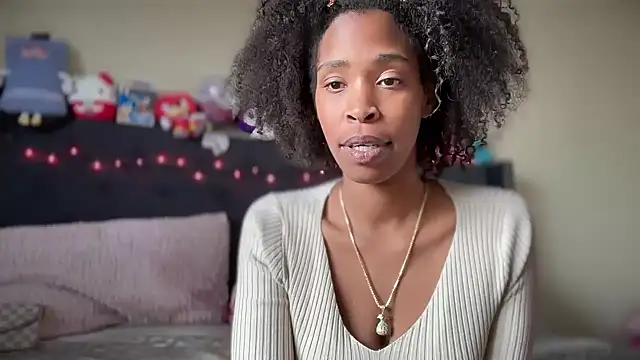 Snapshot of Cum2Charm chatting on December 19, 2025, 6:15 pm Cum2Charm online show from December 19, 2025, 6:15 pm