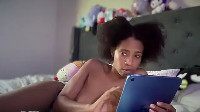 Snapshot of Cum2Charm chatting on February 4, 2026, 2:34 pm Cum2Charm online show from February 4, 2026, 2:34 pm