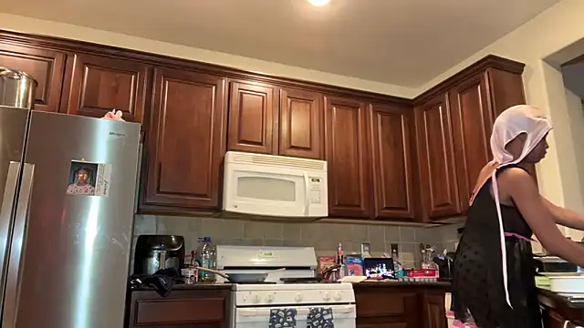 Snapshot of Cum2Charm chatting on February 7, 2026, 12:42 pm Cum2Charm online show from February 7, 2026, 12:42 pm