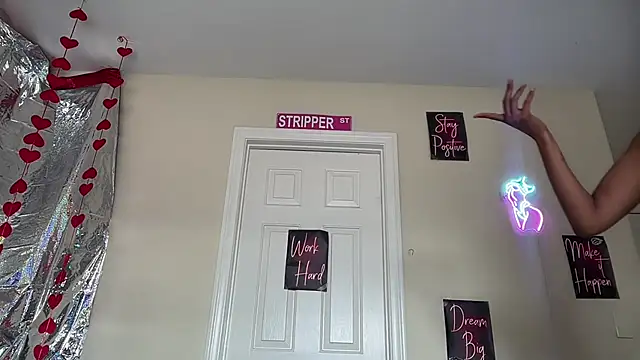 Snapshot of Cum2Charm chatting on February 16, 2026, 5:42 pm Cum2Charm online show from February 16, 2026, 5:42 pm