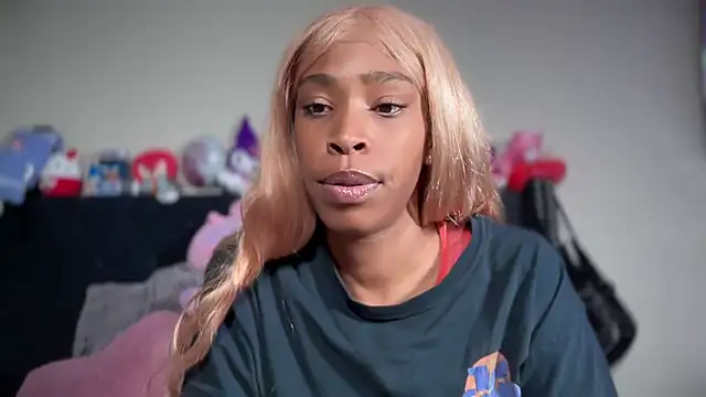 Snapshot of Cum2Charm chatting on February 21, 2026, 9:21 am Cum2Charm online show from February 21, 2026, 9:21 am