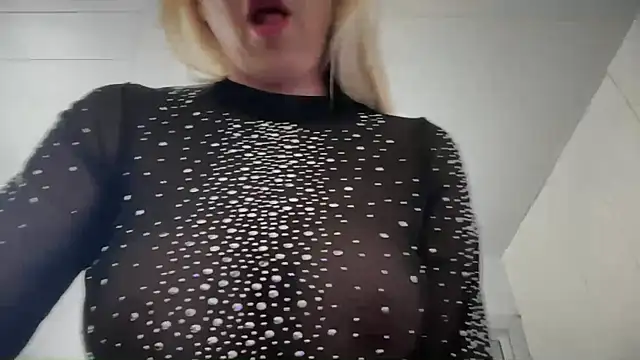 Reyna63 online show from November 4, 2025, 7:02 pm