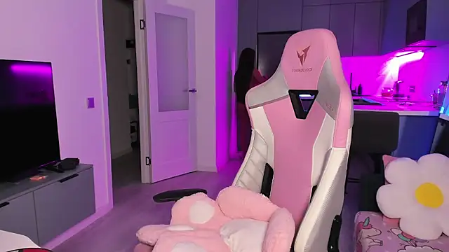 wow lovie online show from October 10, 2025, 5:12 pm