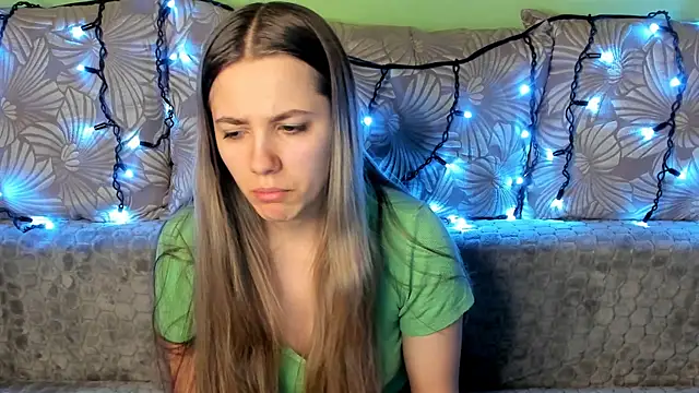 MaggieCake online show from December 22, 2024, 7:22 am