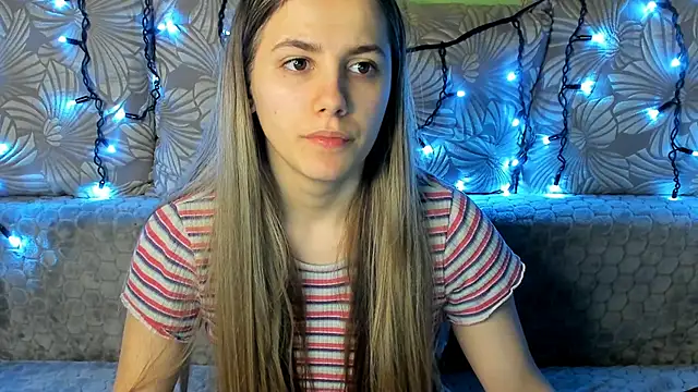 MaggieCake online show from December 24, 2024, 3:49 am