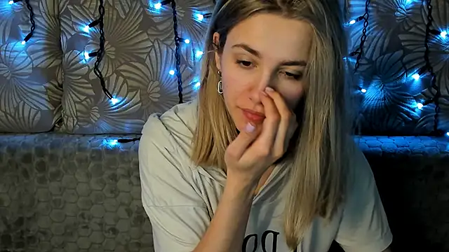 MaggieCake online show from March 9, 2025, 5:22 am