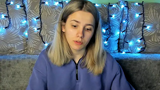 MaggieCake online show from March 18, 2025, 4:37 am