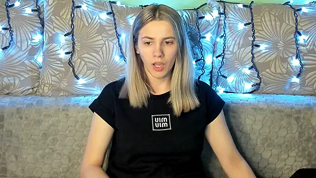 MaggieCake online show from March 22, 2025, 1:54 am