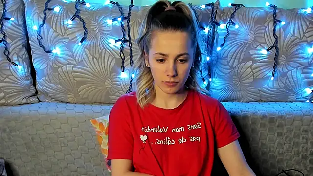 MaggieCake online show from December 23, 2025, 1:14 am