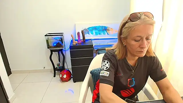 Naty Stone online show from October 21, 2025, 8:31 pm