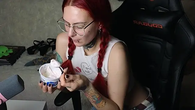 Ginger Stay online show from November 27, 2025, 10:12 pm