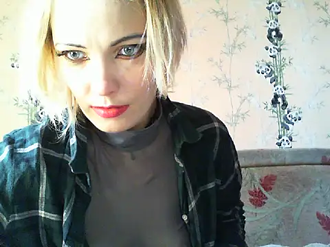 WildMissNiks online show from May 5, 2026, 6:54 am