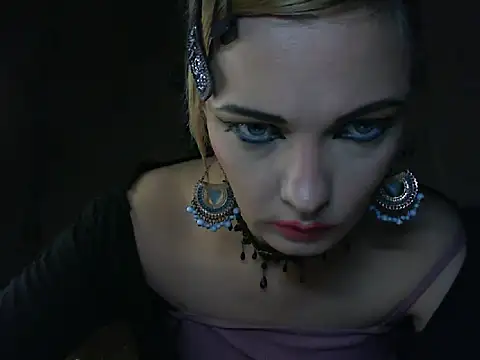 WildMissNiks online show from June 26, 2026, 7:35 am