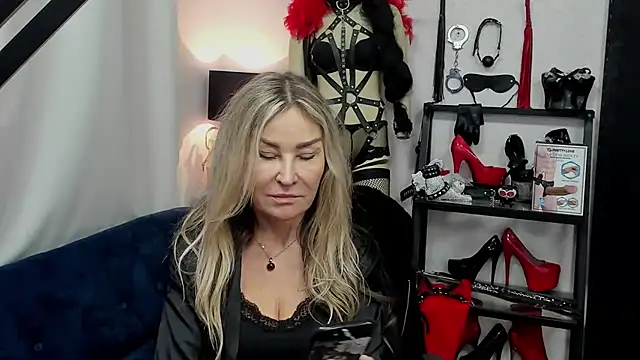 crystaLUX online show from December 16, 2024, 9:14 am