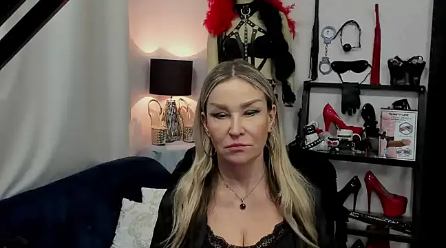 crystaLUX online show from December 30, 2024, 9:48 am