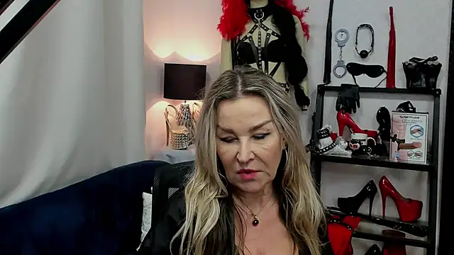 crystaLUX online show from January 7, 2025, 8:56 am