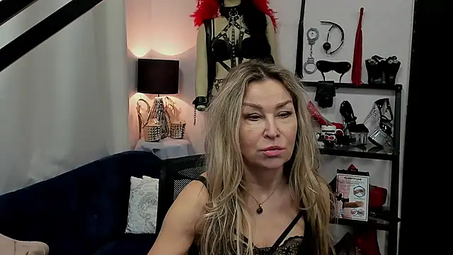 crystaLUX online show from March 4, 2025, 6:04 am