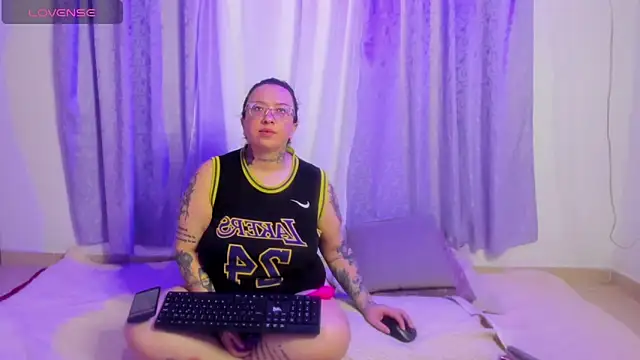 MiaYMolly online show from April 12, 2026, 12:59 am