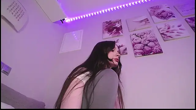 Snapshot of Agness_sweet chatting on February 3, 2025, 8:24 am Agness sweet online show from February 3, 2025, 8:24 am