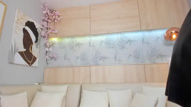 maryevans  online show from October 1, 2025, 12:44 pm