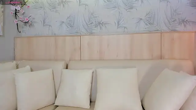 maryevans  online show from October 27, 2025, 12:42 pm